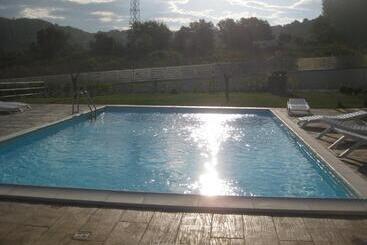 مبيت وإفطار Le Torri Del Cilento