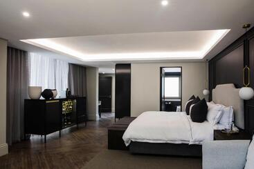 Seven Villa Hotel & Spa