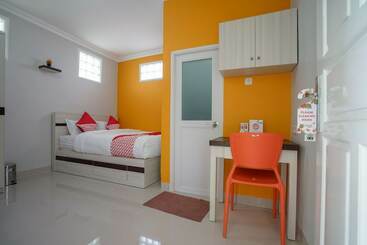 Отель Oyo 948 Vivi Residence Syariah Ii