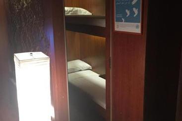 هتل کپسول Onkel Inn Airport Sleepbox