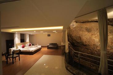 Grand Signature Hotel & Spa
