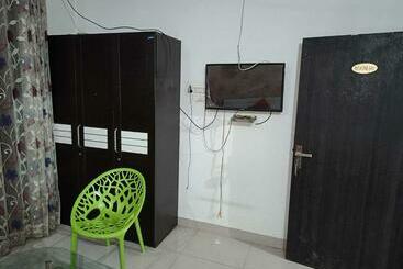 ホテル Oyo 45399 Legacy Rbl Deluxe