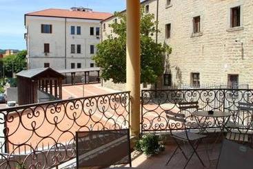 تختخواب و صبحانه Dolce Vita