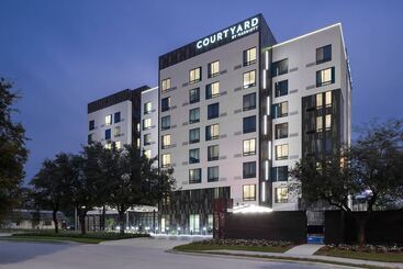 호텔 Courtyard By Marriott Houston Heights/i10