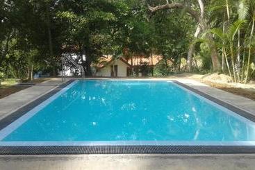 تختخواب و صبحانه Kandy Spice Villa