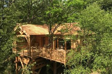 Bed and Breakfast Cabanes Du Hérisson, Cabanes Perchées De Standing Avec Spa