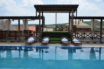تختخواب و صبحانه Woodland Resort