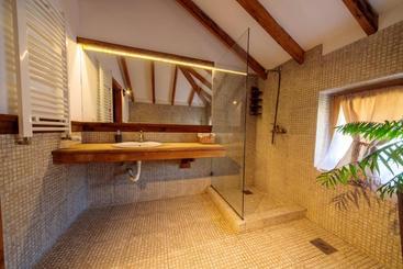 تختخواب و صبحانه Woodland Resort