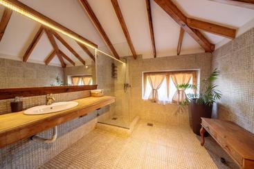 تختخواب و صبحانه Woodland Resort