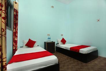 Отель Spot On 489 The Roadhouse Restro And