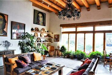 민박 Casa Benavides Inn