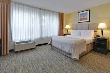 Отель Candlewood Suites Dallas Market Center Love Field, An Ihg