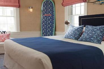 هتل Captain Fairfield Inn