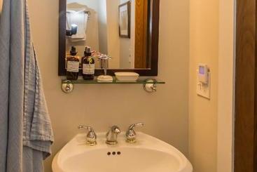 Hotel Captain Freeman Inn