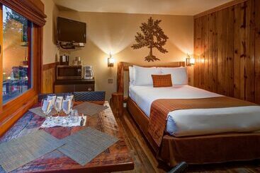 Отель Cedar Glen Lodge