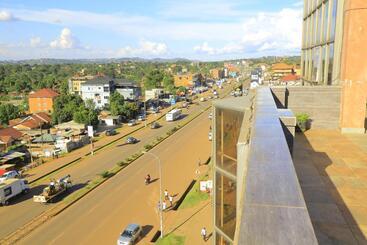 هتل آپارتمان Airport Hotel Entebbe