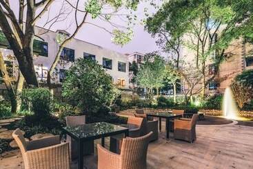 Atour Hotel Yifeng Terminal Building Zhongshan