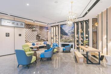 Atour Hotel Haining Leather City South Gate