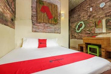 پانسیون Reddoorz Syariah @ Jalan Arteri Kualanamu Medan