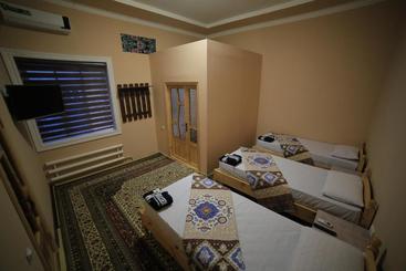 پانسیون Parviz Guest House