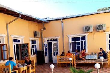 پانسیون Parviz Guest House