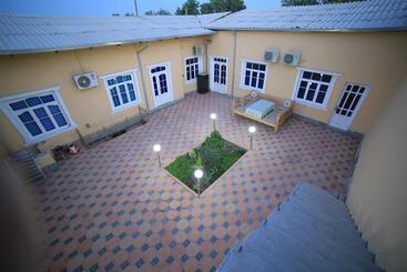 پانسیون Parviz Guest House