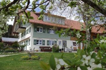 تختخواب و صبحانه Rosenhof