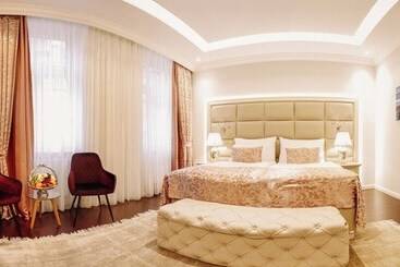 Отель Golden Key Boutique