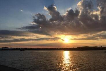 Django Hostel & Lounge