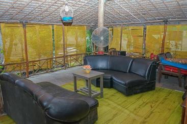پانسیون Reddoorz Syariah Near Syamsudin Noor Airport 2