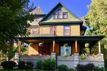 The Scofield House B&b