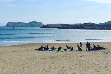 Totora Surf School & House   Hostel