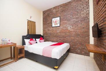 호텔 Oyo 952 Annisa Syariah Residence