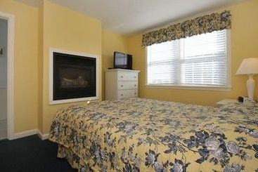 Colonial Acres Resort