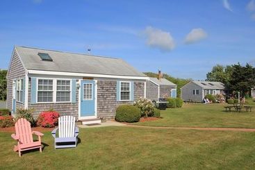 Colonial Acres Resort
