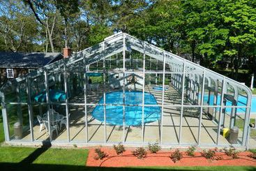 منتجع Colonial Village