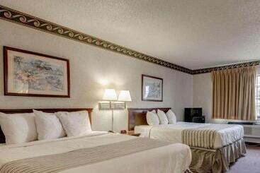 ホテル Econo Lodge Inn & Suites