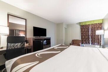 בית מלון כפרי Quality Inn