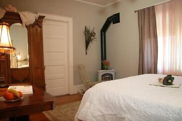 Bed and Breakfast Eureka Street Inn