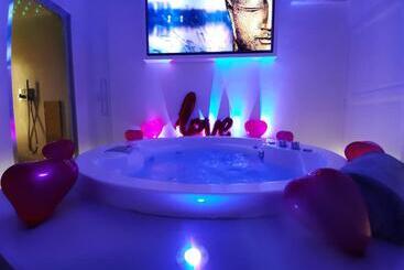 住宿加早餐 Christian S Suites & Spa