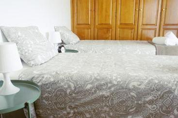 تختخواب و صبحانه Martin's Villa