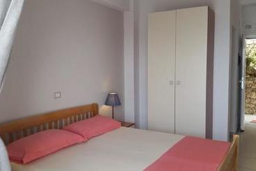 پانسیون Sunset Boulevard Rooms