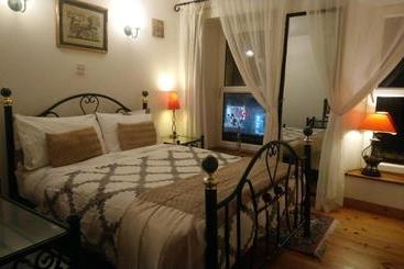 פנסיון Vaughans Pub/accommodation