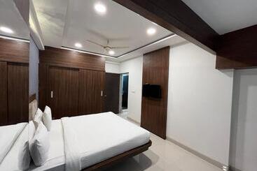 فندق Shri Radha Nikunj Opposite Prem Mandir