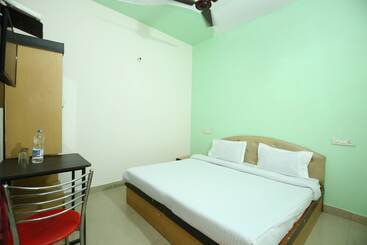 Отель Spot On 38121 Sunshine Lodge