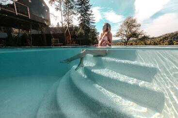 استراحتگاه Luxury Glamping Chocolate Village