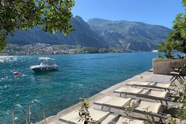 تختخواب و صبحانه Palazzo Sbutega