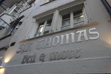 تختخواب و صبحانه Sir Thomas Bed And More