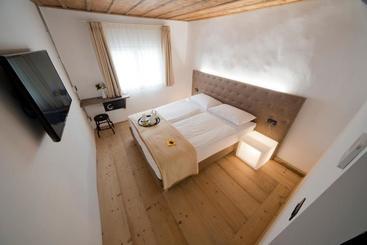 تختخواب و صبحانه Sir Thomas Bed And More