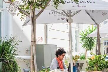 مبيت وإفطار The Willets Boutique